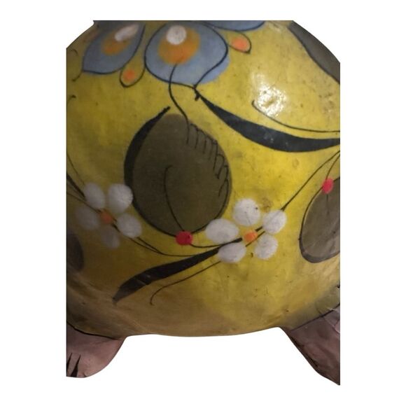 Vintage paper mache folk art turtle with floral accents. Signed. Unique decor - Picture 15 of 16